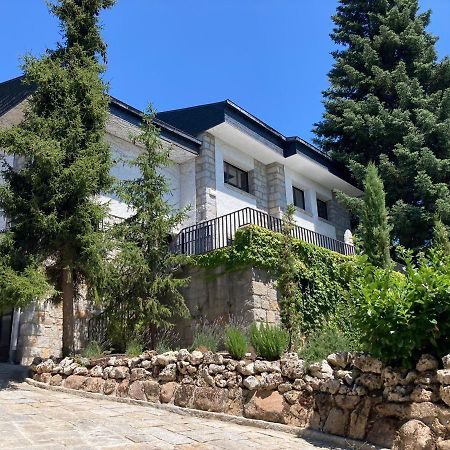 Gran Chalet Con Piscina Y Apartamento En Navacerrada Βίλα Εξωτερικό φωτογραφία